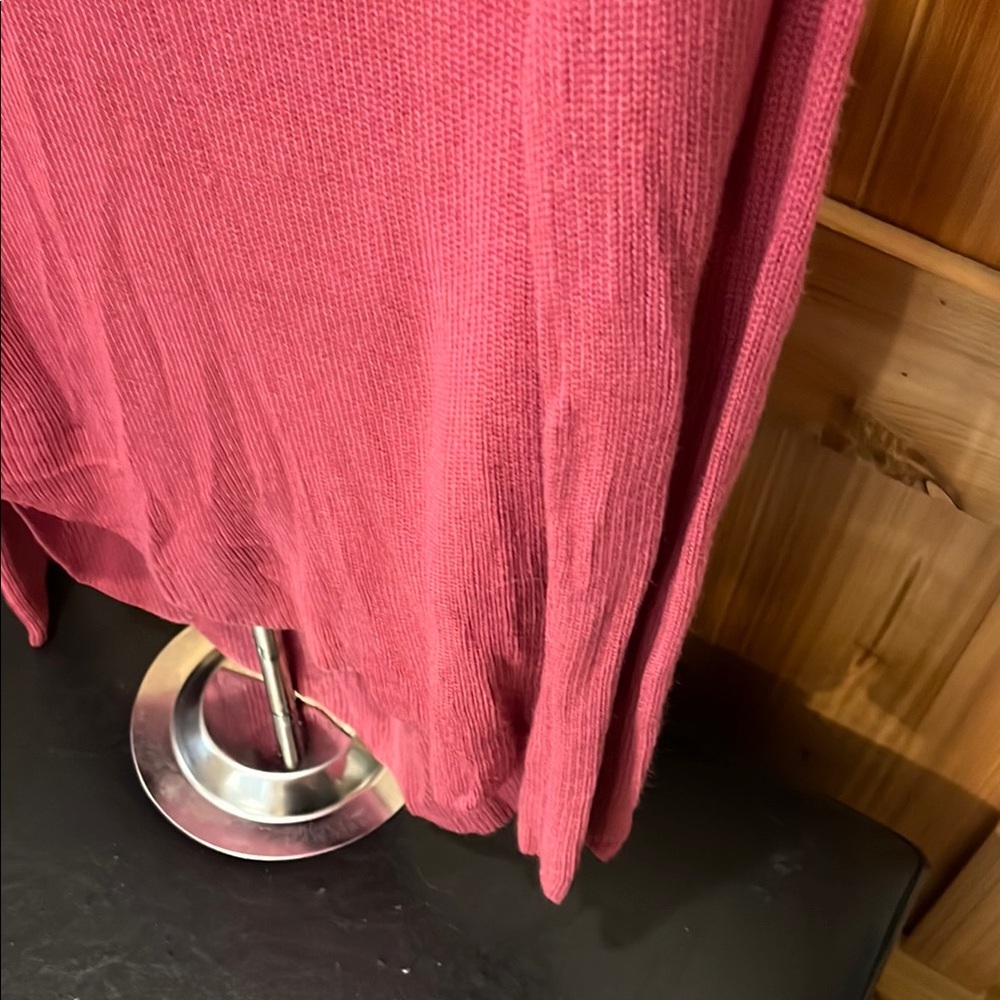 Express Rose Cold-Shoulder Tunic - Picture 6 of 12